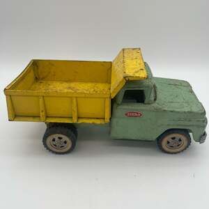 Vintage 1963-1964 Tonka Pressed Steel Manual Dump Truck Yellow and Green